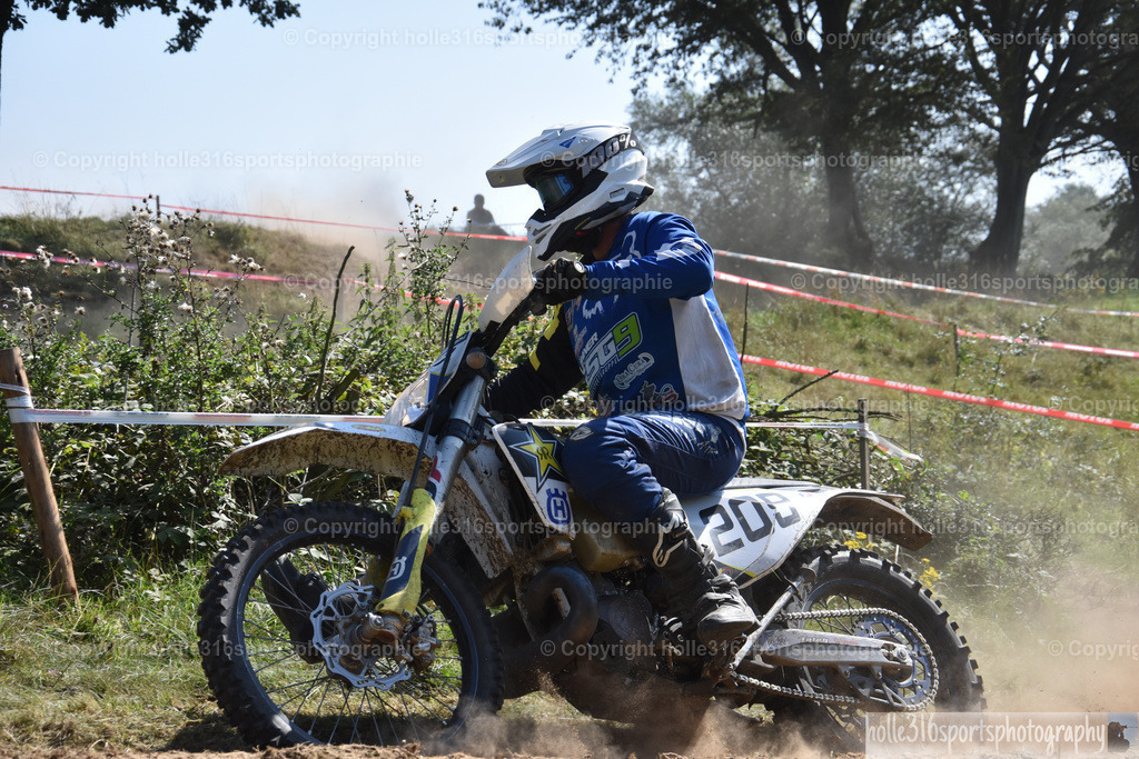 DSC_0126 | Sportfotografie , Motorsport, Motoross, Reitsport, Mointainbike, Enduro,
Landschaft , Outdoor, Eventfotografie, Landschaft, Bilder online bestellen - Realisiert mit Pictrs.com