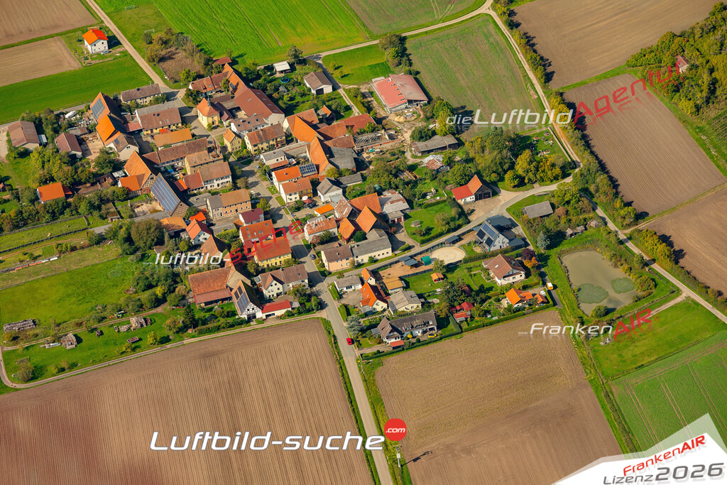 Schrägluftbild  Neundorf  Sugenheim - Das Luftbild wurde 2025 vom UL-Flugzeug heraus erstellt ( keine Drohne ) - Hochauflösende Luftaufnahme -Nicht vergleichbar mit Google Maps oder Satelittenbilder- Die Geschenkidee !Mit Lizenz und Bildrechte bestellbar