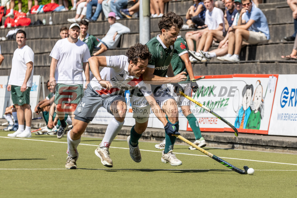 MJ_2024-.05-12-H-HTCU-Alster-41 | Timm Herzbruch (Uhlenhorst Mülheim #14) & Nicolaus Hansen (Der Club an der Alster #24), Uhlenhorst Mülheim - Der Club an der Alster am 12.5.2024 im Waldstadion, Mülheim a. d. Ruhr