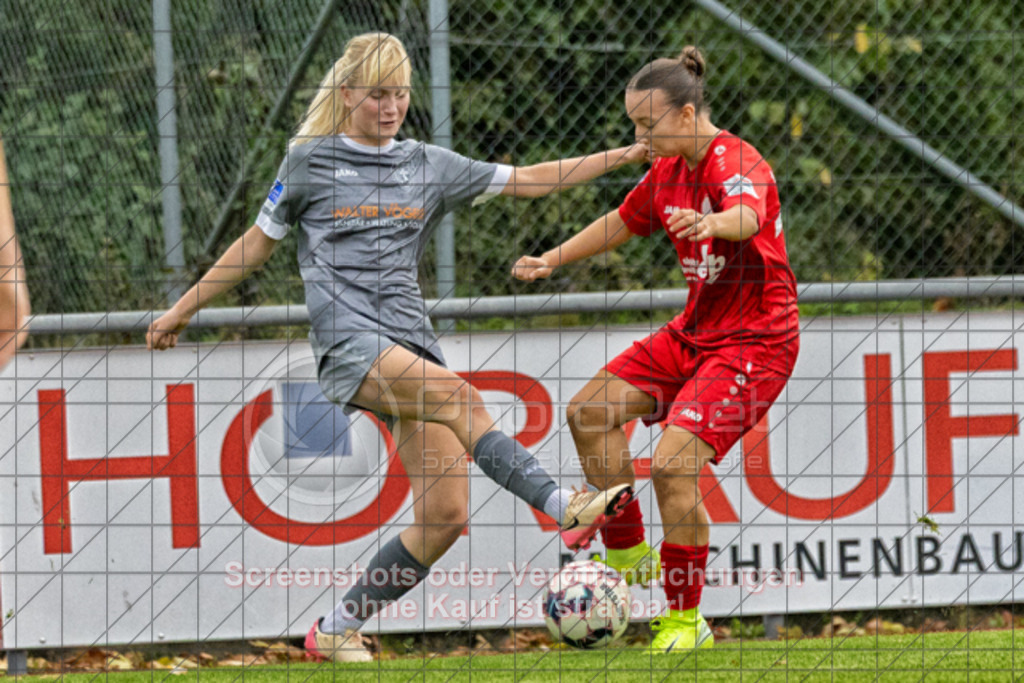 20251004_141645_0168-Bearbeitet | #,1.FC Donzdorf (rot) vs. FC Freiburg-St. Georgen (grau), Fussball, EnBW-Oberliga B -Juniorinnen, 04. Spieltag, Saison 2025/2026, Rasenplatz, Lautertal Stadion, Süßener Straße 16, 73072 Donzdorf, 04.10.2025 - 14:00 Uhr,Foto: PhotoPeet-Sportfotografie/Peter Harich