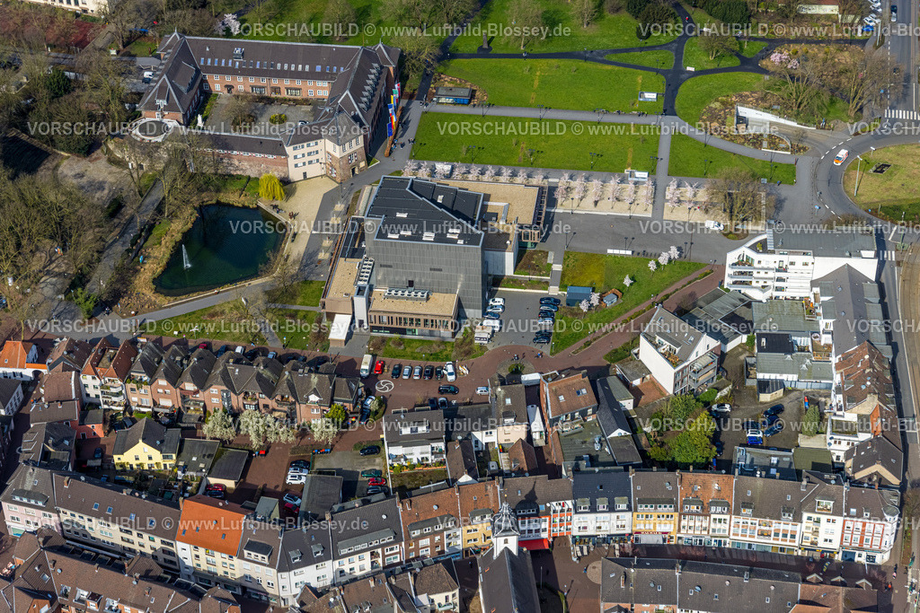 Dinslaken240308852 | Luftbild, Stadtverwaltung Rathaus Stadt Dinslaken, Kathrin-Türks-Halle Theater, Parkanlage und Ententeich mit Wasserfontäne, Dinslaken, Nordrhein-Westfalen, Deutschland
