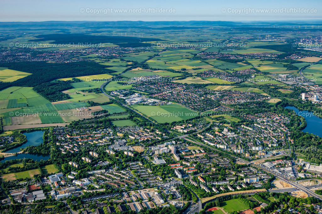 Braunschweig_Stöckheim_ELS_3988050623 | BRAUNSCHWEIG 05.06.2023 Wohngebiete am Waldrand von Forstgebieten an der Straße Breites Bleek im Ortsteil Stöckheim in Braunschweig im Bundesland Niedersachsen, Deutschland. // Residential areas on the edge of forest areas on street Breites Bleek in the district Stoeckheim in Brunswick in the state Lower Saxony, Germany. Foto: Martin Elsen