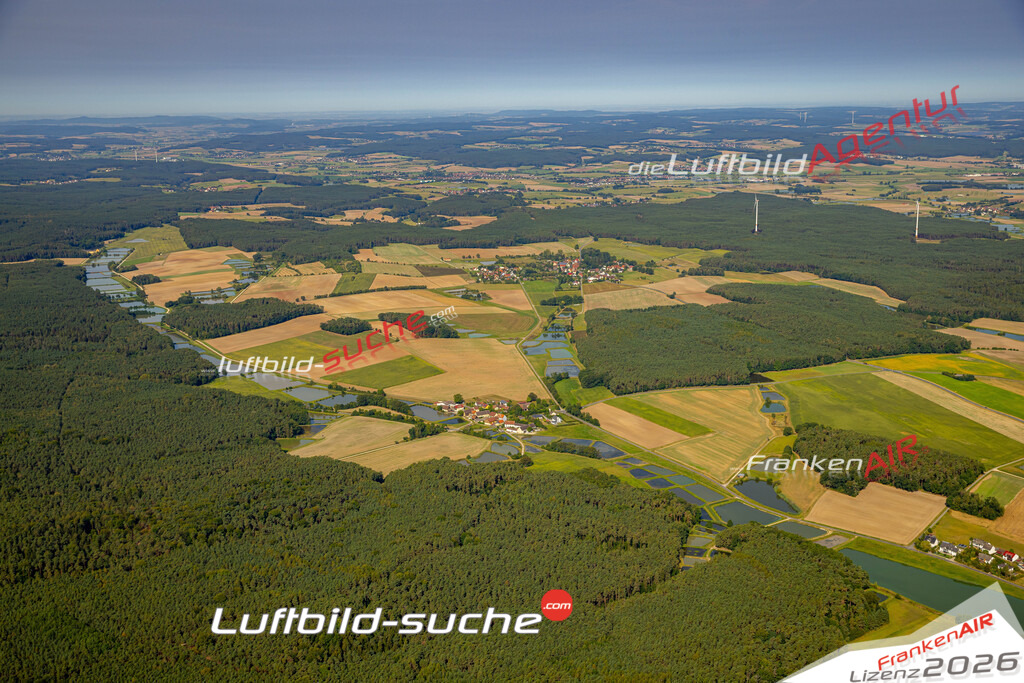 Das Luftbild zeigt : Weinleite Weisendorf - Die Luftaufnahme wurde 2024 vom UL-Flugzeug aus erstellt ( keine Drohne ) - Hochauflösende Luftaufnahme - Für grossformatige Ausdrucke geeignet. Die Geschenkidee !Mit Lizenz und Bildrechte bestellbar