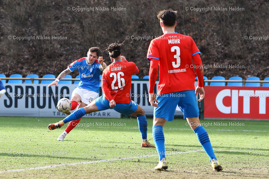 NH_HolsteinKielU23_SVDrochtersenAssel_RegionalligaNord_02032024 | #20 Noah Joshua Gumpert (Holstein Kiel U23), #26 Liam Giwah (SV Drochtersen/Assel)

Regionalliga Nord I 24. Spieltag I 02.03.2024