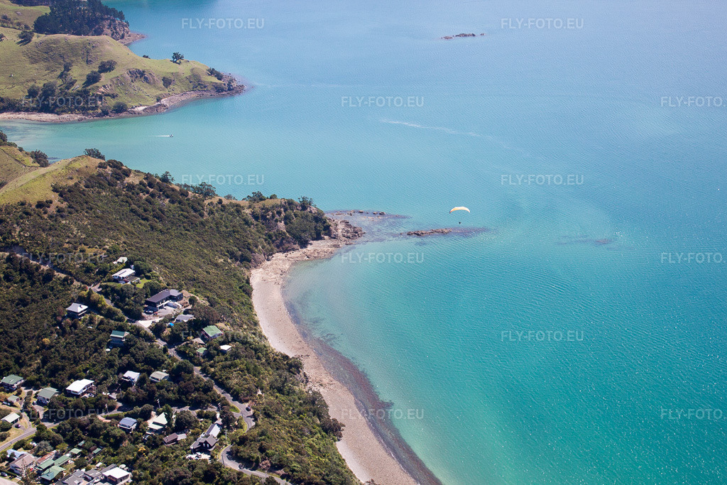 Vue aérienne: Vue de la ville à le quartier Wyuna Bay in Coromandel dans le département Waïkato, Nouvelle-Zélande.Photo: IMG_55676.jpg prise le 12/01/2013 par Werner Riehm/FLY-FOTO.euRésolution de l'original: 4752 x 3168 px