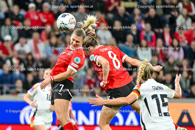 AUT, Fussball UEFA Frauen EM Qualifikation 2024-25 - Oesterreich vs Deutschland | 05.4.2024, Raiffeisen Arena Linz, AUT, UEFA Frauen EM Qualifikation 2024-25 - Oesterreich vs Deutschland, im Bild Viktoria Pinther (AUT), Barbara Dunst (AUT) vs Giulia Gwinn (GER)


// UEFA Women's European Qualifiers 2024-25 Match between Austria and Germany in Linz, Austria on 2024/04/05