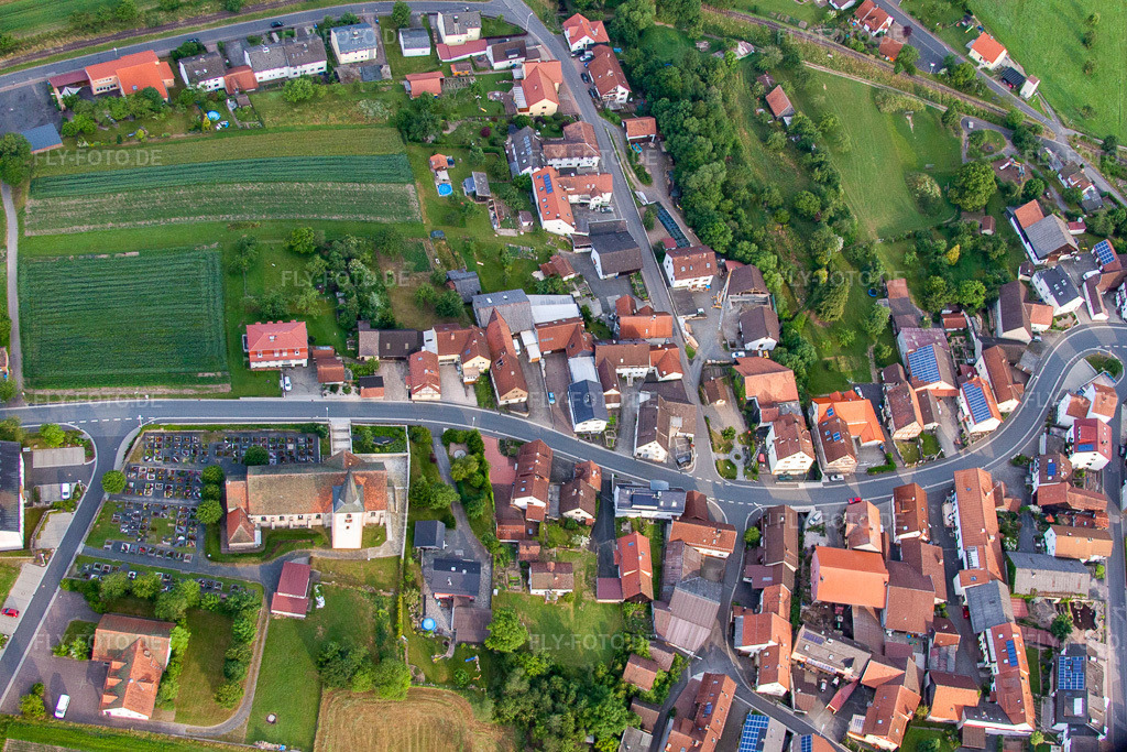 Luftbild: Mariä Himmelfahrt in der Rhönstr im Ortsteil Oberbach in Wildflecken im Bundesland Bayern in Deutschland. Foto: IMG_68825.jpg vom 22.06.2014 durch Werner Riehm/FLY-FOTO.de