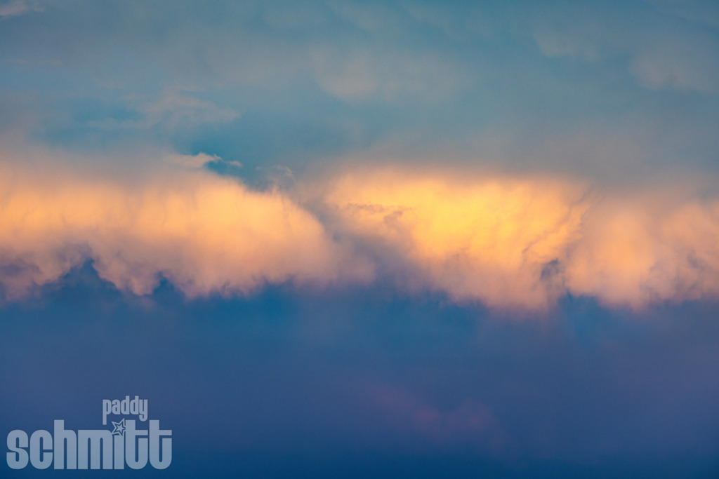 PS-Wolken-2026-30 | Entdecke die größte Bildgalerie der Region mit Fotografien aus dem Allgäu, der Bodenseeregion, Oberschwaben, dem Donautal und der Schwäbischen Alb. Landschaften, Luftaufnahmen und Reisefotografie als Wandbild und Fotokunst. - Realisiert mit Pictrs.com