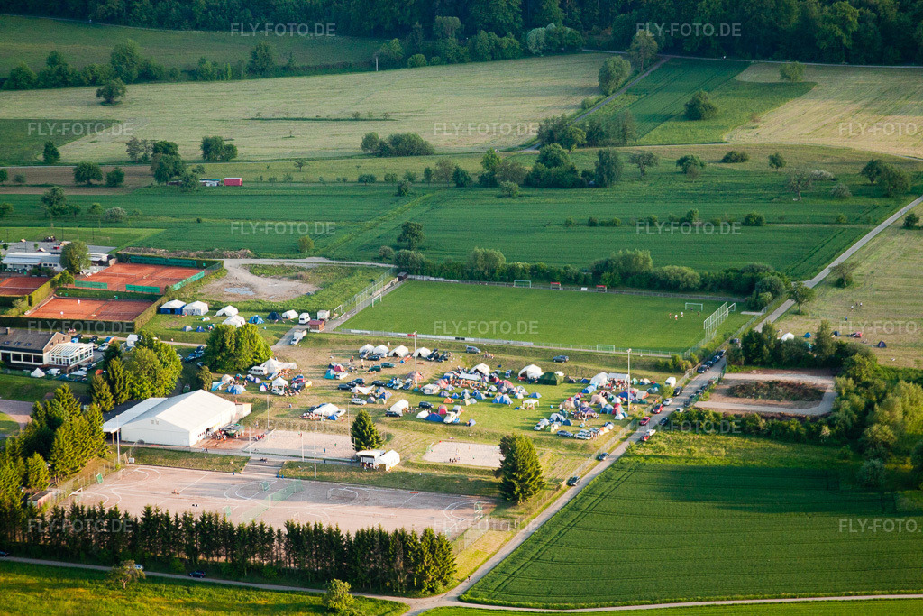 Luftbild: Handballpfingstturnier im Ortsteil Langensteinbach in Karlsbad im Bundesland Baden-Württemberg in Deutschland. Foto: IMG_27576.jpg vom 23.05.2010 durch Werner Riehm/FLY-FOTO.de