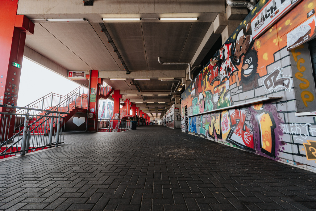 FCS00313 | Der offizielle Shop für FC St. Pauli Fotos. Wähle aus Spielszenen & Fanmomenten dein FCSP Wunschformat. Wir liefern Millerntor-Atmosphäre.