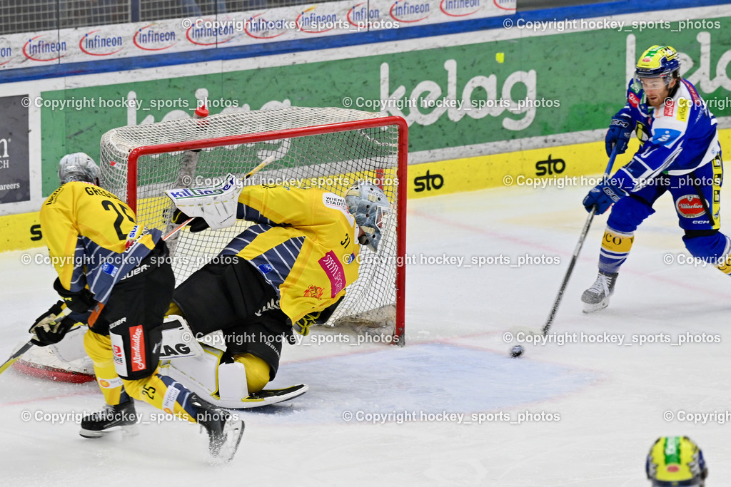 EC IDM WÄRMEPUMPEN VSV vs. Vienna Capitals | #25 Jeremy Gregoire Vienna Capitals, #31 Evan Cowley Vienna Capitals, #16 Kevin Hancock EC VSV, Tor EC VSV, EC IDM WÄRMEPUMPEN VSV vs. Vienna Capitals, EC IDM WÄRMEPUMPEN VSV vs. Vienna Capitals am 16.11.2025 in Villach (Stadthalle Villach), Austria, (Photo by Bernd Stefan)