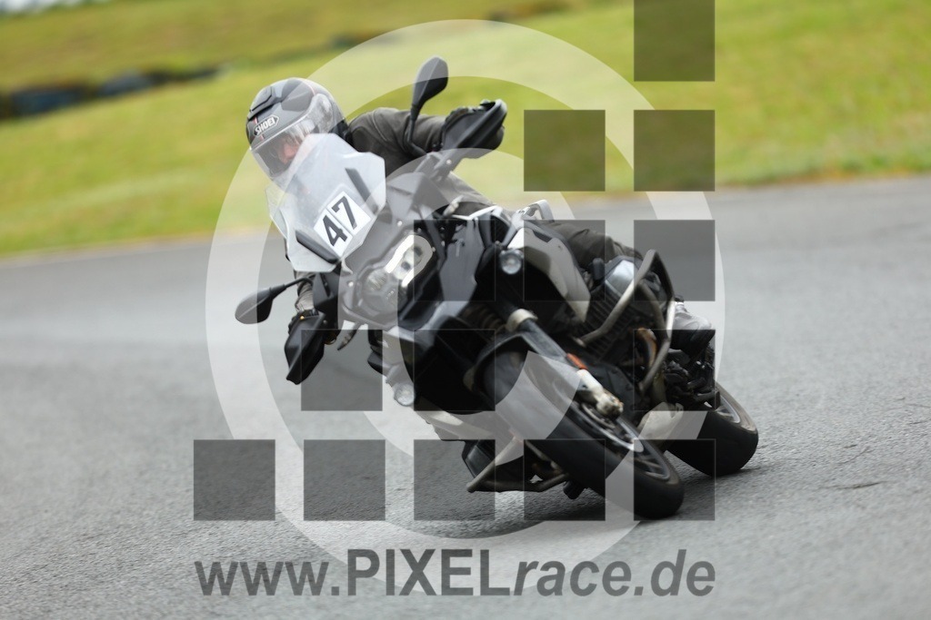 0047-20260511_01957 | Schöne Erinnerungen an spannende Momente - das festzuhalten ist unser Job. PIXELrace.de ist seit 2003 auf den Rennstrecken Europas unterwegs um die Action draußen beim Fahren und die wunderbare Stimmung imm Fahrerlager für euch einzufangen.