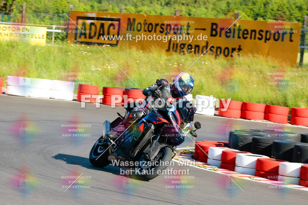 Moto-TeamOBK-21104 | Hier findet Ihr Bilder von Touristenfahrten auf der Nürburgring Nordschleife oder von anderen Veranstaltungen die ich besucht habe. Viel Spass beim Durch Schauen 