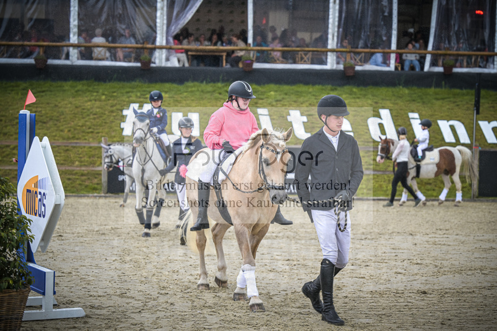 DOS_0055 | Entdecke hochwertige Reitturnierfotos von Foto Oger. Professionell, emotional und authentisch – jetzt Lieblingsmomente im Shop bestellen.Deutschlandweite Turnierfotografie. - Realisiert mit Pictrs.com