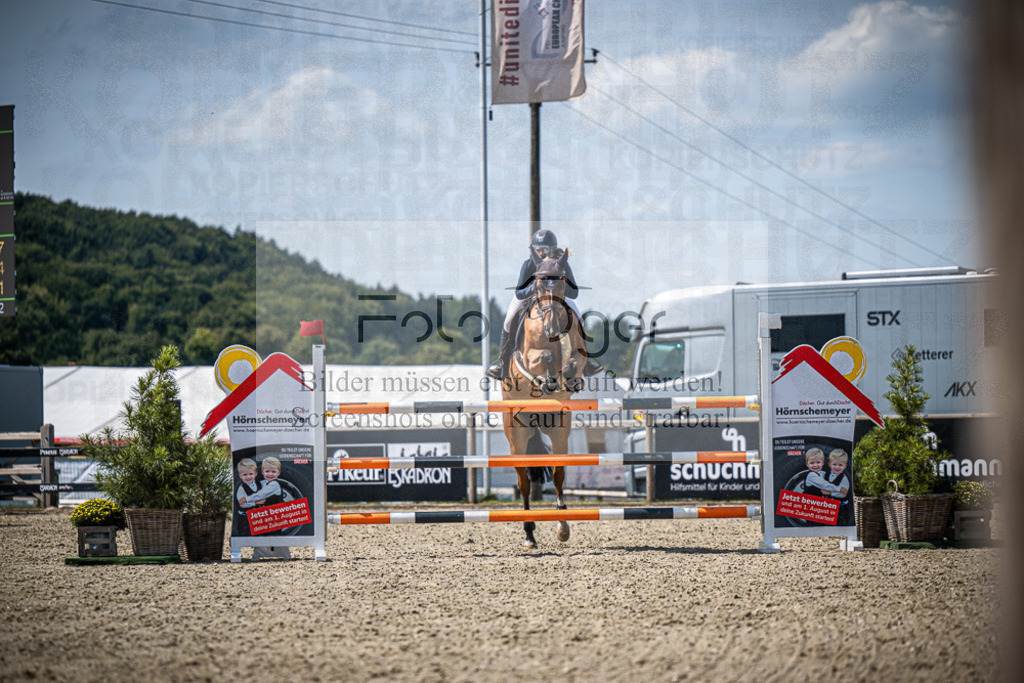 DOS_5865 | Entdecke hochwertige Reitturnierfotos von Foto Oger. Professionell, emotional und authentisch – jetzt Lieblingsmomente im Shop bestellen.Deutschlandweite Turnierfotografie. - Realisiert mit Pictrs.com