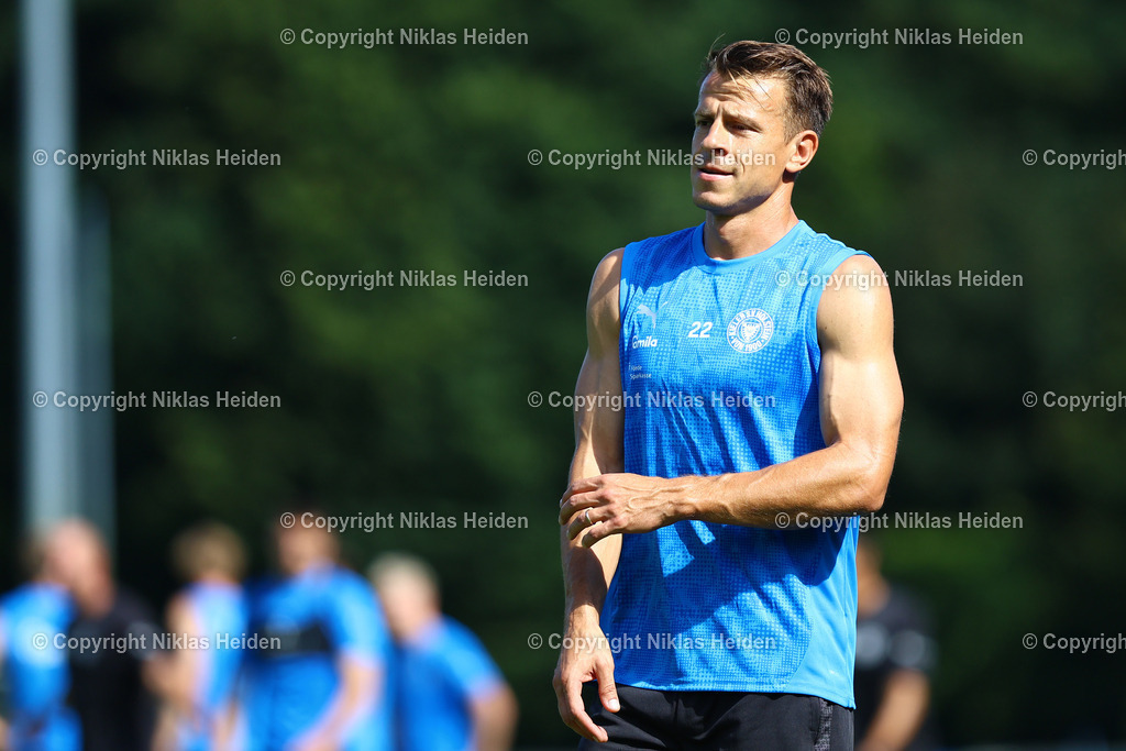 NH_HolsteinKiel_Training_13082025 | #22 Stefan Schwab (Holstein Kiel)Fußball I Herren I Training I Saison 2025-2026 I Holstein Kiel I 13.08.2025 I Citti-Fußballpark