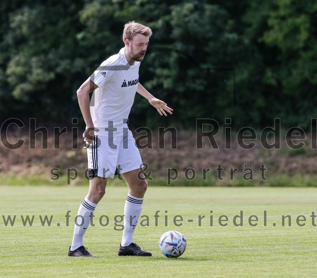 2023-07-08_008_FC_Finsing_gegen_SG_Markt_Schwaben | Finsing, Deutschland, 08.07.2023:
Fußball, Kreisliga 2023 / 2024, Testspiel, FC Finsing gegen SG Markt Schwaben, Endergebnis: 7:0

Oliver Beck (SG Markt Schwaben, #6)

Foto: Christian Riedel / fotografie-riedel.net