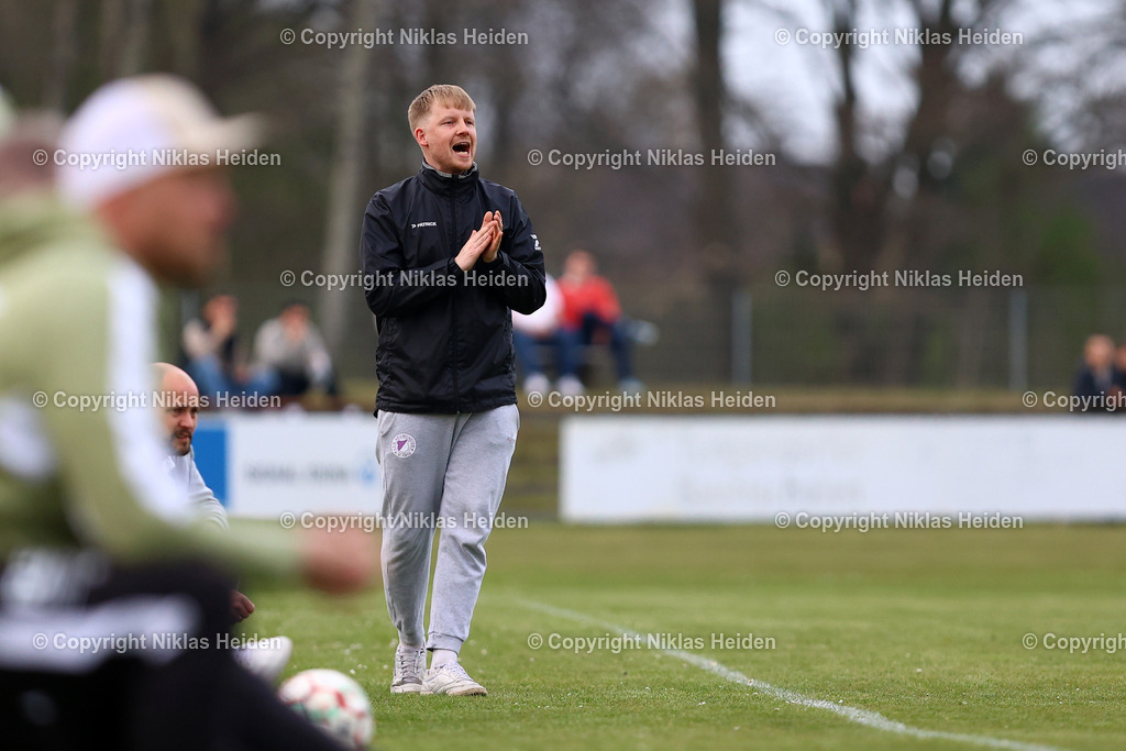 NH_VfRNeumuenster_PSVNeumuenster_FlensOberliga_15042026 | Marcel Vones (Co-Trainer, VfR Neumünster)Fußball I Herren I Flens Oberliga I Saison 2025-2026  I 19. Spieltag I VfR Neumünster - PSV Union Neumünster I 15.04.2026 I VfR Stadion HSP (Grümmi Arena)