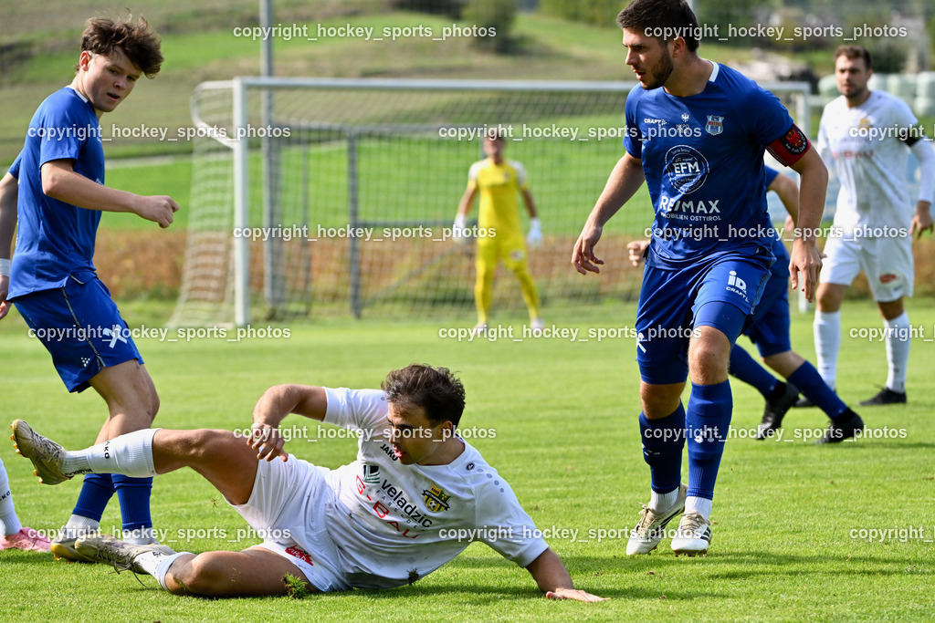 ASKÖ Köttmannsdorf vs. Union Matrei | #7 Oliver Gomig UNION Matrei, #20 Daniel Hans Genser ASKÖ Köttmannsdorf, #31 Jonathan Panzl UNION Matrei, ASKÖ Köttmannsdorf vs. Union Matrei, ASKÖ Köttmannsdorf vs. Union Matrei am 13.09.2025 in Köttmannsdorf (Sportplatz Köttmannsdorf), Austria, (Photo by Bernd Stefan)