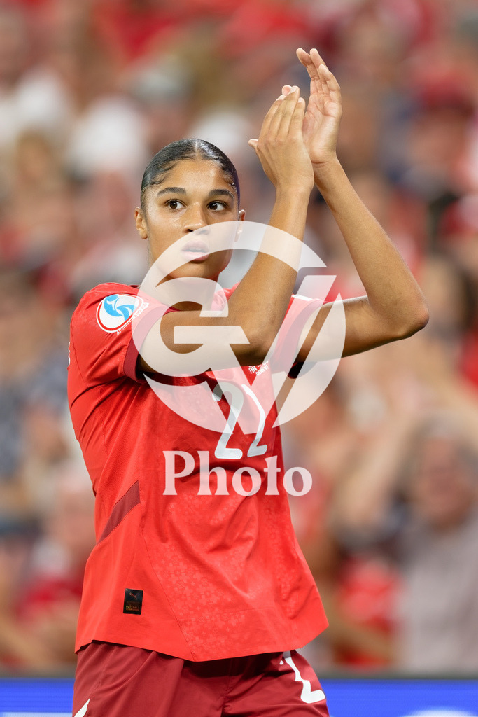Finland v Switzerland: UEFA Women's EURO 2025 Group A | GENEVA, SWITZERLAND - JULY 10: Sydney Schertenleib of Switzerland applauds the fans during the UEFA Women's EURO 2025 Group A match between Finland and Switzerland at Stade de Geneve on July 10, 2025 in Geneva, Switzerland. (Photo by Giuseppe Velletri/Sports Press Photo/Getty Images)