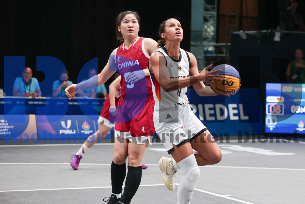 SES_RRG3x320250720-227 | bond - Realisiert mit Pictrs.com