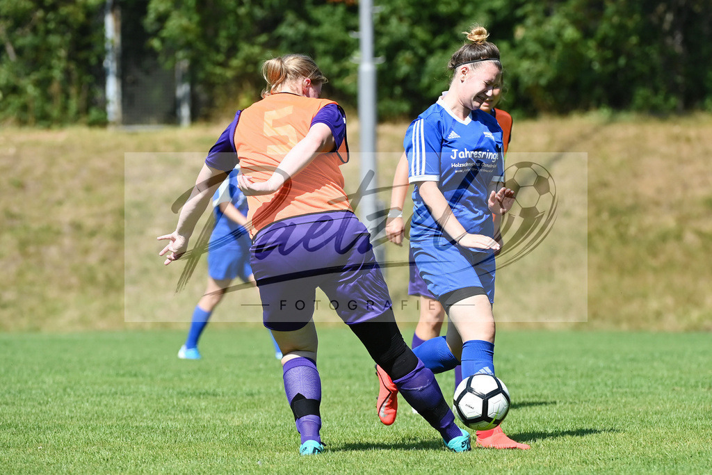 VFBGRE20200816_0024 | Fussball, Frauen:   bei dem Testspiel zwischen VfB Schinkel und TSG 07 Burg Gretesch IV auf der Sportanlage am Zuschlag am 16.08.2020 in Osnabrueck, Deutschland. - Realisiert mit Pictrs.com
