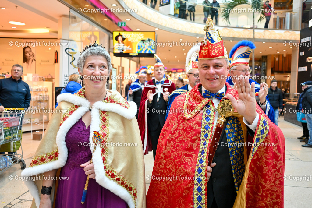 Faschingsumzug Bad Haller Carnevalclub_ 13.01.2024-12 | 13.01.2024, Linz, AUT, Lentia City, im Bild Faschingsumzug Bad Haller Carnevalclub, Fasching, Musik, Prinzenpaar