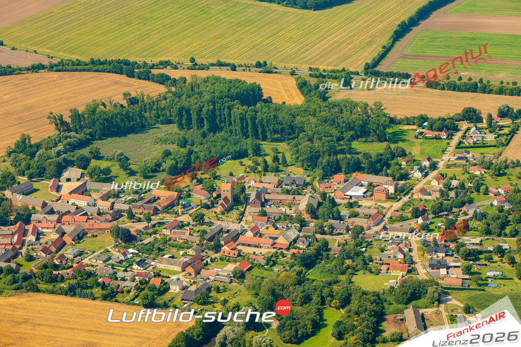 Schöne Luftaufnahme als Geschenk in Groß Schwechten Stendal - Die Luftbildaufnahme wurde 2025 vom UL-Flugzeug heraus erstellt ( keine Drohne ) - Hochauflösende Luftaufnahme -Nicht vergleichbar mit Google Maps oder Satelittenbilder- Die Geschenkidee !Mit Lizenz und Bildrechte bestellbar
