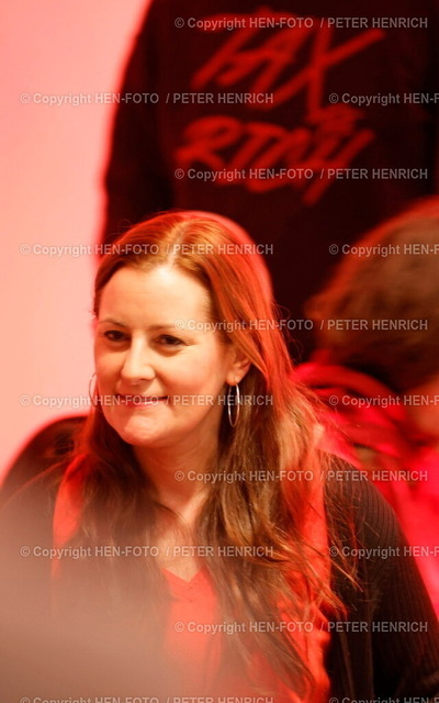 Bedenken zu eventuellen Absprachen zwischen Großmächten | 14.02.2025 Zwei Spitzenkandidaten der Partei DIE LINKE Co-Vorsitzender Jan van Aken und die hessische Bundestagsabgeordnete Janine Wissler (im Bild) in Darmstadt auf einer gut besuchten Wahlkampfveranstaltung. Van Aken äussert sich zu Mietpreisdeckel + Tax the Rich + Milliardäre + Ukraine Krieg und Frieden sowie Bedenken zu Gebietsabsprachen zwischen Trump USA Putin Russland Xi Jinping China (Foto: Peter Henrich) - Realisiert mit Pictrs.com