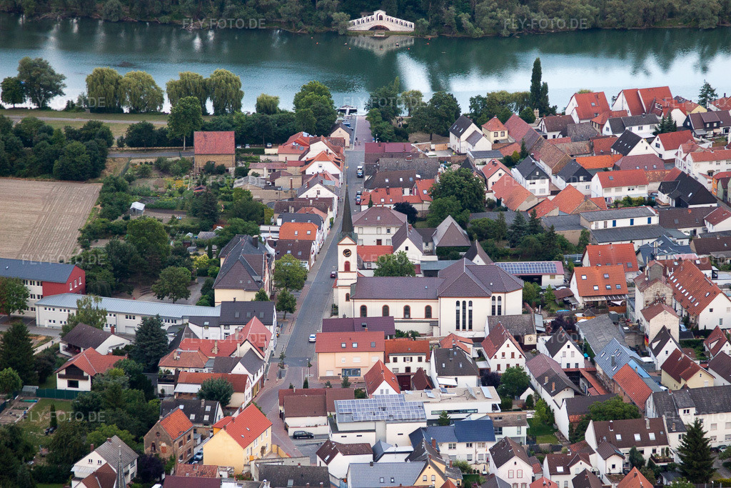 Luftbild: Stadtansicht vom Innenstadtbereich im Ortsteil Roxheim in Bobenheim-Roxheim im Bundesland Rheinland-Pfalz in Deutschland. Foto: IMG_69075.jpg vom 24.06.2014 durch Werner Riehm/FLY-FOTO.de