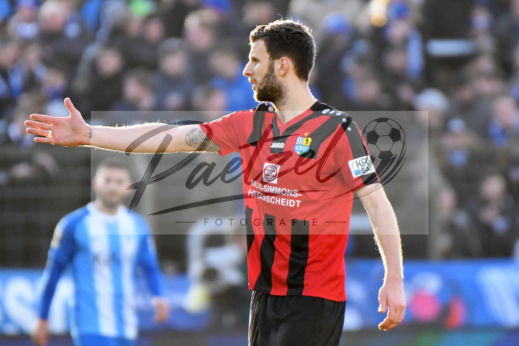 20200201_MEPCHE_0051 | Fußball, Herren: Dejan Bozic (Chemnitzer FC) gestikuliert waehrend des Spiels der 3. Liga zwischen SV Meppen und Chemnitzer FC in der Haensch-Arena am 01.02.2020 in Meppen, Deutschland. DFB / DFL REGULATIONS PROHIBIT ANY USE OF PHOTOGRAPHS AS IMAGE SEQUENCES AND/OR QUASI-VIDEO. - Realisiert mit Pictrs.com