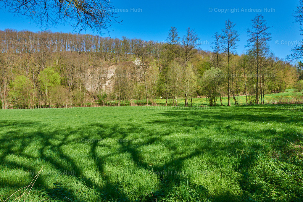 Blick über das Triebischtal bei Neutanneberg zum Grauen Bruch 01 | Bedeutsame Landschaften Deutschlands - Realisiert mit Pictrs.com
