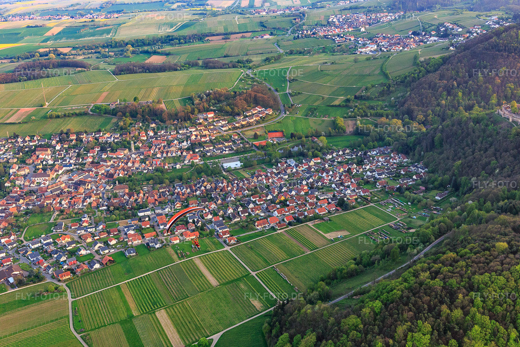 Luftbild: Ortsansicht aus Norden in Klingenmünster im Bundesland Rheinland-Pfalz in Deutschland. Foto: IMG_106873.jpg vom 21.04.2018 durch Werner Riehm/FLY-FOTO.de