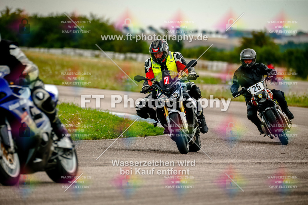 Chambley Juli-2101 | Hier findet Ihr Bilder von Touristenfahrten auf der Nürburgring Nordschleife oder von anderen Veranstaltungen die ich besucht habe. Viel Spass beim Durch Schauen 