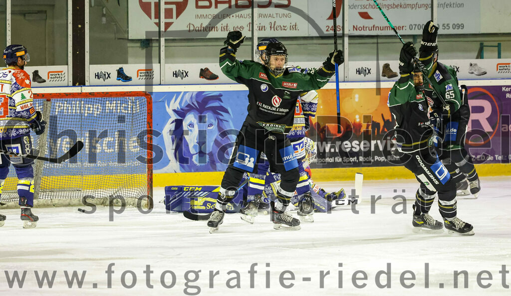 2022-12-09_033_TSV_Erding_gegen_EHC_Waldkraiburg | Erding, Deutschland, 09.12.2022:
Eishockey, Bayernliga 2022 / 2023, 19. Spieltag, TSV Erding gegen EHC Waldkraiburg, Endergebnis: 9:2

Daniel Krzizok (Erding Gladiators, #18)

Foto: Christian Riedel / fotografie-riedel.net