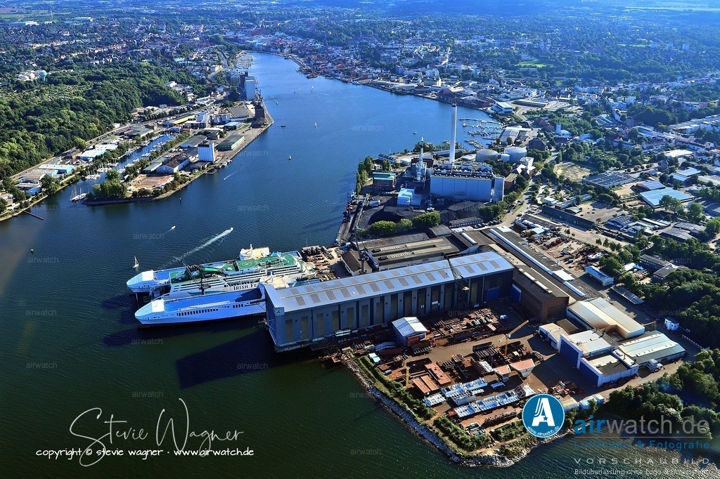 Seitdem hat die Werft wieder Aufträge erhalten | Seitdem hat die Werft wieder Aufträge erhalten. So wurde im November 2020 eine RoRo-Fähre für IVP Ship Invest auf Kiel gelegt. Im Jahr 2021 kaufte die FSG die insolvente Nobiskrug-Werft in Rendsburg. 2022 erwarb die Werft ein Schwimmdock der Sietas-Werft.  Im Dezember 2022 erhielt die FSG den Auftrag zum Bau von drei Betankungsschiffen für Flüssigerdgas, wobei das Bundeswirtschaftsministerium Förderbescheide für 62 Millionen Euro bereitstellte.