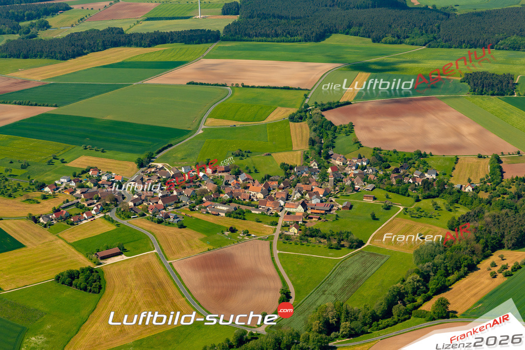 Das Luftbild zeigt : Neidhardswinden Emskirchen - Die Luftaufnahme wurde 2024 vom UL-Flugzeug aus erstellt ( keine Drohne ) - Hochauflösende Luftaufnahme - Für grossformatige Ausdrucke geeignet. Die Geschenkidee !Mit Lizenz und Bildrechte bestellbar