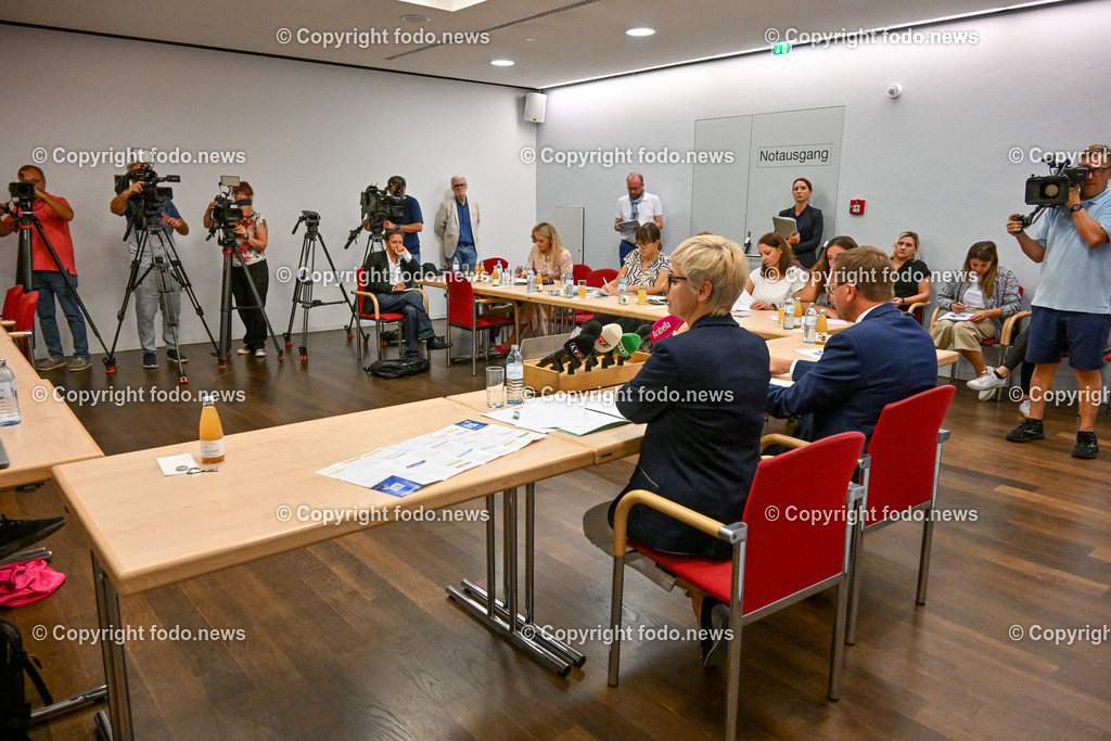 Pressekonferenz WKO Oberoesterreich_ Jugend und Beruf 2023_ 18.09.2023-14 | 18.09.2023, Presseclub Linz, AUT, Pressekonferenz WKO Oberoesterreich, Jugend und Beruf 2023 - Neuer Rekord mit 341 Ausstellern, im Bild LR Markus Achleitner (VP), Doris Hummer (Praesidentin der Wirtschaftskammer Ooe), Medienvertreter