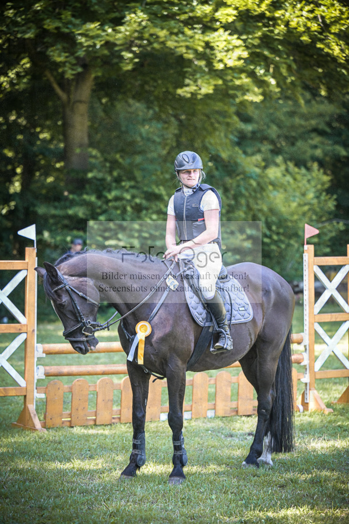 DOS_0513 | Entdecke hochwertige Reitturnierfotos von Foto Oger. Professionell, emotional und authentisch – jetzt Lieblingsmomente im Shop bestellen. - Realisiert mit Pictrs.com