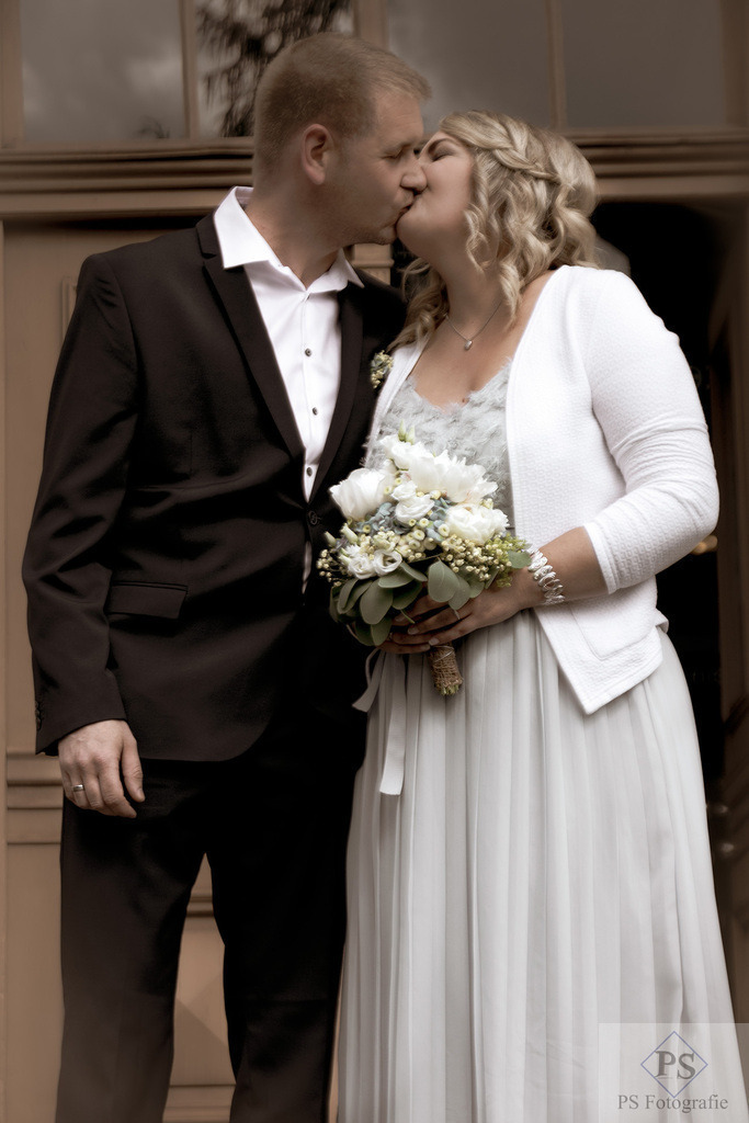 Hochzeit_Kloster_Bredelar_4 | Hochzeitsfotograf aus Leidenschaft in Büren und Umgebung - Professionelle Hochzeitsreportagen mit emotionalen Fotos - Realisiert mit Pictrs.com