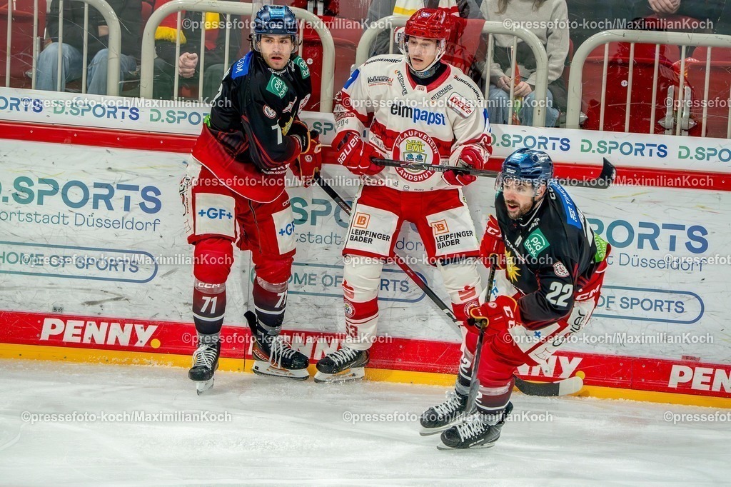 xKKUx13032601017 | 13.03.2026, xkkux, Eishockey, DEL2 Pre-Playoffs, Herren, Saison 2025 / 2026, Düsseldorfer EG - EV Landshut, PSD Bank Dome Düsseldorf: Ture Linden (DEG #71) Erik Bradford (DEG #22) im Zweikampf gegen  David Elsner (EV Landshut #61) 