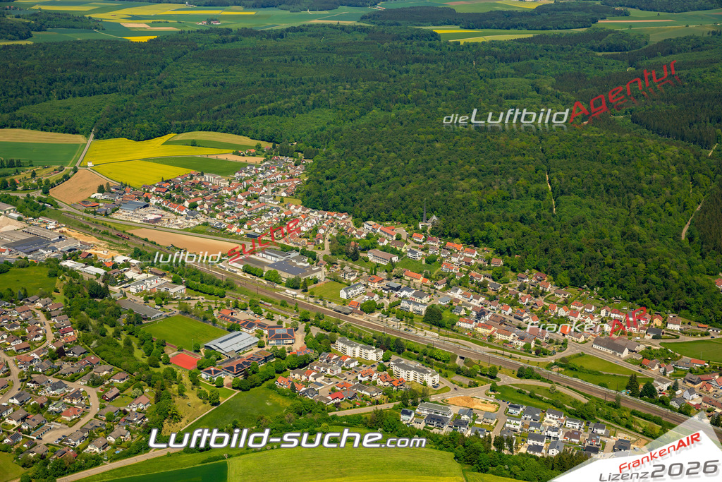 Das Luftbild zeigt  Amstetten - Die Luftaufnahme wurde 2023 vom UL-Flugzeug aus erstellt ( keine Drohne ) - Hochauflösende Luftaufnahme - Für grossformatige Ausdrucke geeignet. Die Geschenkidee !Mit Lizenz und Bildrechte bestellbar
