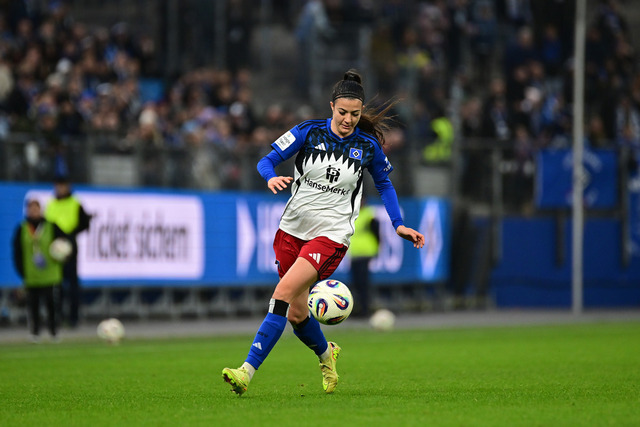 Fußball I Frauen I Saison 2025-2026 I Bundesliga I 10. Spieltag I Hamburger SV - 1. FC Nürnberg I 48812 | Einzelfoto, Freisteller, Einzelbild, Cut-out, isoliertes Motiv, Sportaufnahme, Nahaufnahme, freigestellt, freigestellte Aufnahme, Aufnahme, Einzeln: Vildan Kardesler (7, Hamburger SV) - Realisiert mit Pictrs.com