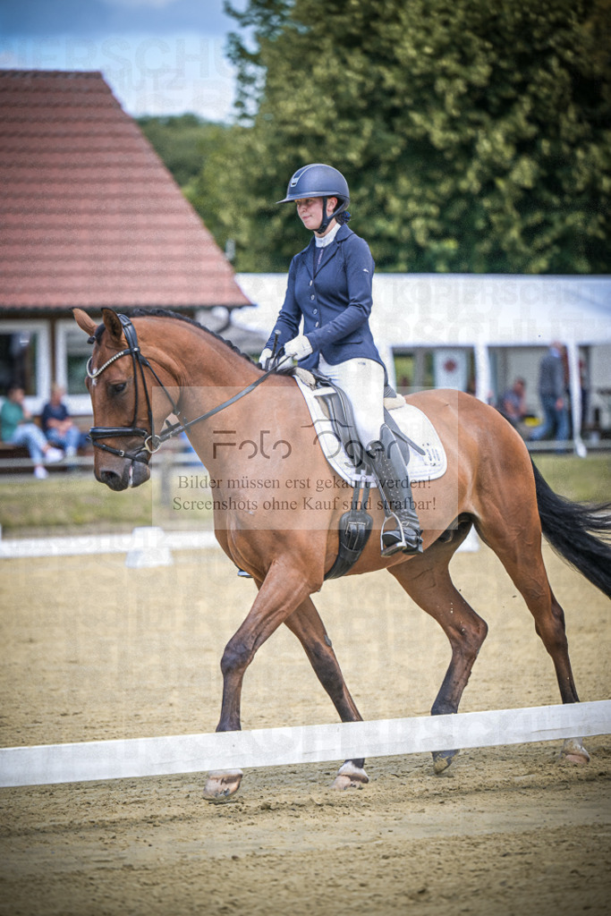 DOS_3797 | Entdecke hochwertige Reitturnierfotos von Foto Oger. Professionell, emotional und authentisch – jetzt Lieblingsmomente im Shop bestellen.Deutschlandweite Turnierfotografie. - Realisiert mit Pictrs.com