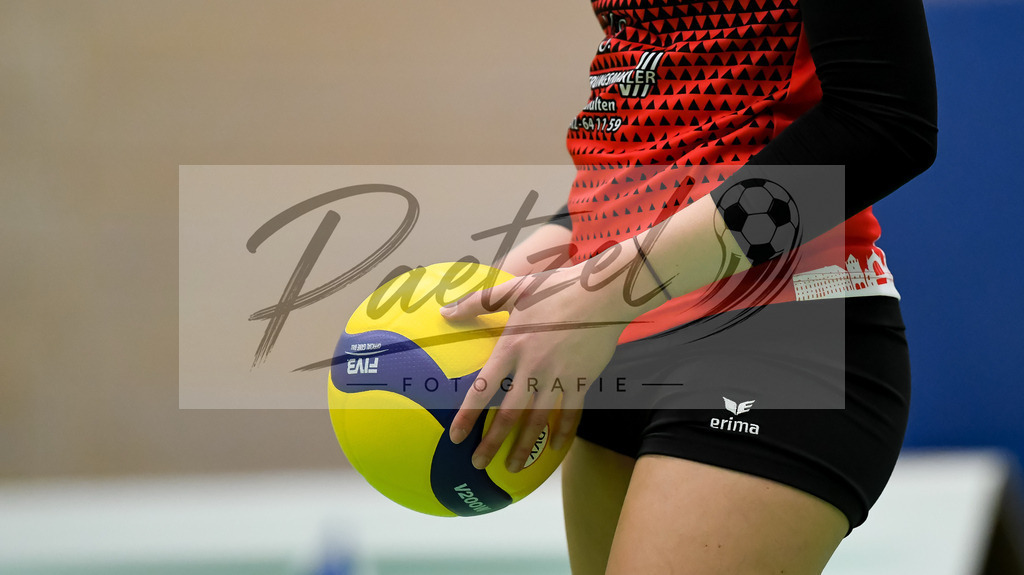 VCOBWA20211106_080 | Volleyball, Frauen:   bei dem Spiel der 3. Liga West zwischen VC Osnabrueck und SV BW Aasee in der Schlosswallhalle am 06.11.2021 in Osnabrueck, Deutschland. - Realisiert mit Pictrs.com
