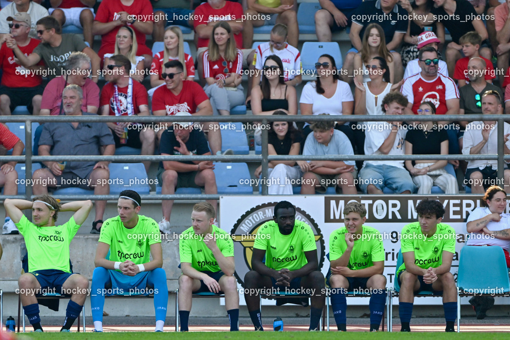ATUS Velden vs. GAK | Spielerbank ATUS Velden, Besucher Stadion Lind, ATUS Velden vs. GAK, ATUS Velden vs. GAK am 26.07.2024 in Villach (Stadion Lind), Austria, (Photo by Bernd Stefan)