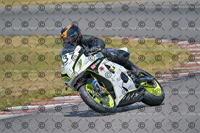 25bt04-1307 | markuskiefer.com - Realisiert mit Pictrs.com