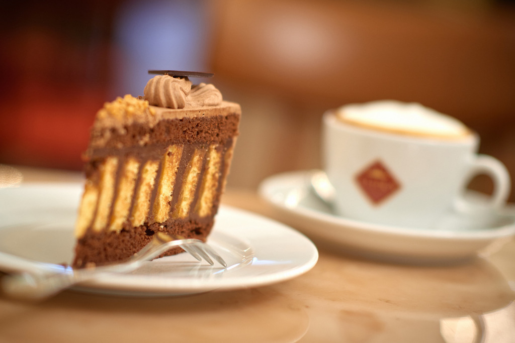 Cafe Sluka | Wien, Austria - March 28, 2018: Conditorei Sluka; eine Sluka Torte auf dem Teller mit einer Tasse Melange. - Realisiert mit Pictrs.com