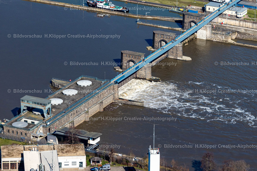 Luftbilder Koblenz-9945 | Luftbildfotografie Staustufe am Ufer des Flußverlauf " Staustufe Koblenz " an der Straße Wehrsteg Staustufe Koblenz in Koblenz im Bundesland Rheinland-Pfalz, Deutschland - Realisiert mit Pictrs.com