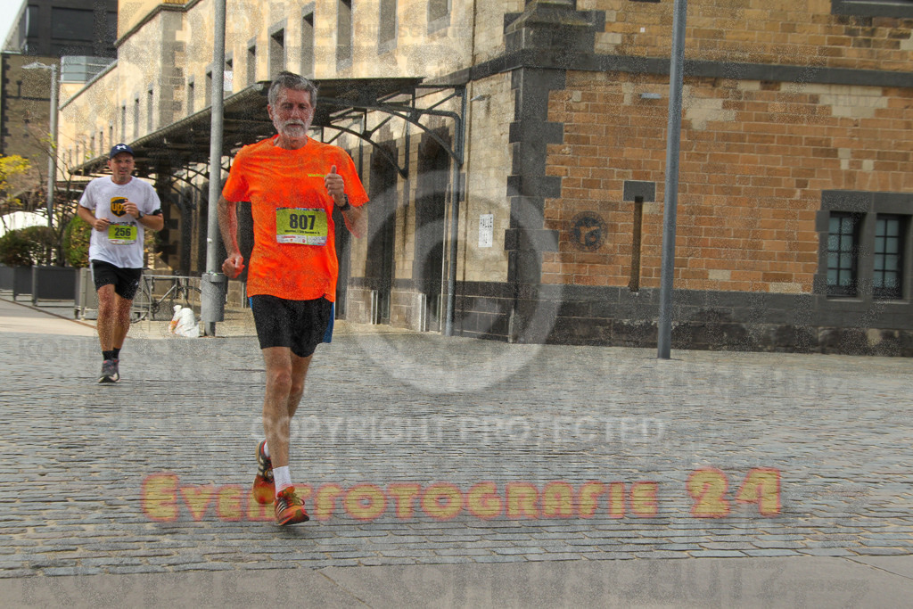 250920_1526_EV4_8784 | Sportfotografie im Rhein-Sieg Kreis, Köln, Bonn, NRW, Rheinland Pfalz, Hessen, etc. Unser Tätigkeitsfeld umfasst den Laufsport vom Volkslauf über den Marathon, Duathlon, Triathon bis zum Ultralauf wie Kölnpfad Ultra oder Schindertrail.